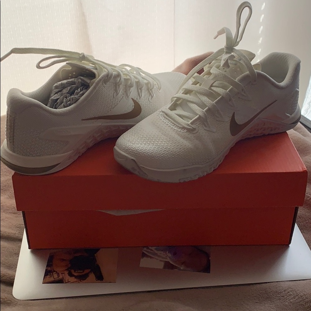 Sexy but basic Nike shoes